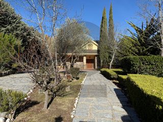 Chalet  Avenida del rosal. Inmogil gestión, chalet independiente en venta en navacerrada pu