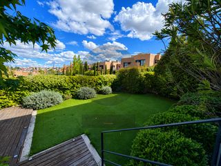 Xalet  Calle felipe olvera. Inmogil gestión, chalet pareado en la mejor zona de pozuelo de a
