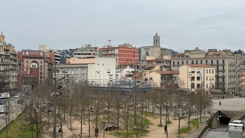 Foto 1c048e59-8cb5-4f2c-8f57-2fcf4e1f7289. Flat with fireplace heating parking in Eixample Nord Girona