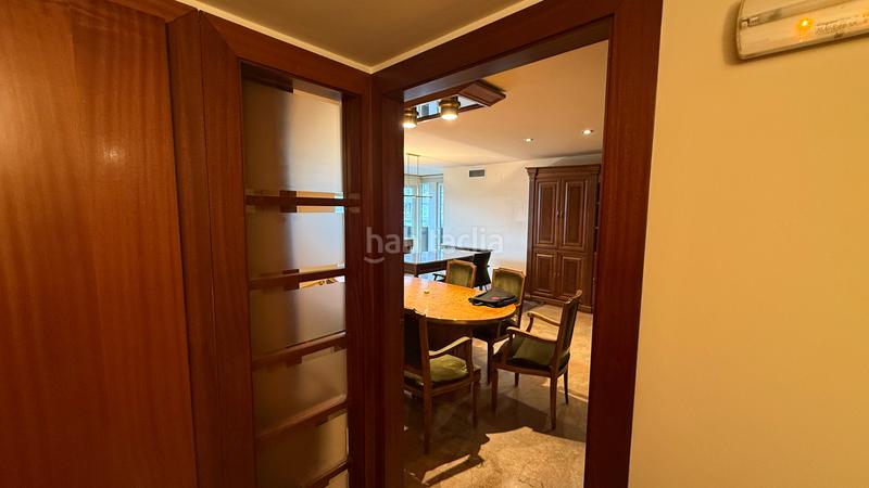 Foto 24d63915-cc79-43f0-8f83-61e98691efb9. Flat with fireplace heating parking in Eixample Nord Girona