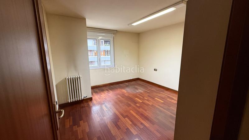 Foto 94b3c5ef-7214-4372-acb9-c90498511432. Flat with fireplace heating parking in Eixample Nord Girona