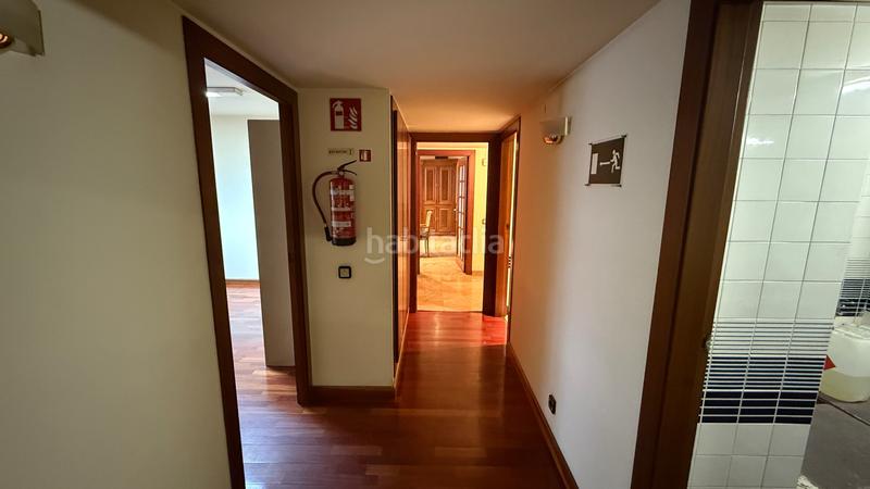 Foto e441b0b8-6a6c-4249-87ee-3c338c104f86. Flat with fireplace heating parking in Eixample Nord Girona