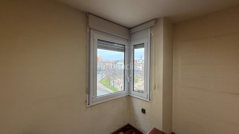 Foto f1851d64-9fff-4930-ba37-03e012fdc253. Flat with fireplace heating parking in Eixample Nord Girona