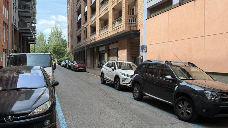 Foto bf5bac44-967d-4f14-a50e-b15e107cd835. Alquiler local comercial ? amplio local con luz natural y mil posibilidades en Girona