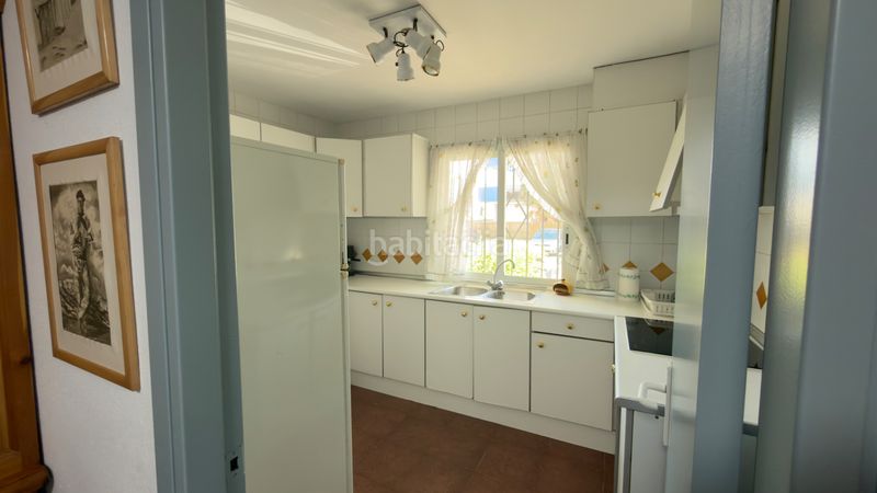 Foto b4807e1c-c980-4e8f-83ce-e25cafc02421. Apartament amb xemeneia calefacció aparcament piscina a Roses