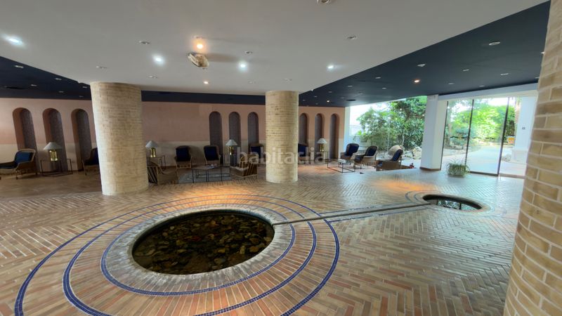 Foto cbf1fdcb-9fb5-481e-b8fb-310b5e5ee81e. Apartament amb xemeneia calefacció aparcament piscina a Roses