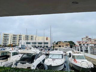 Apartament  Carrer port joan. Apartamento de 95m2 con dos plazas de garaje y amarre privado.