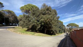 Terreny residencial  Carrer mas amat. Parcela residencial exclusiva en palau � girona