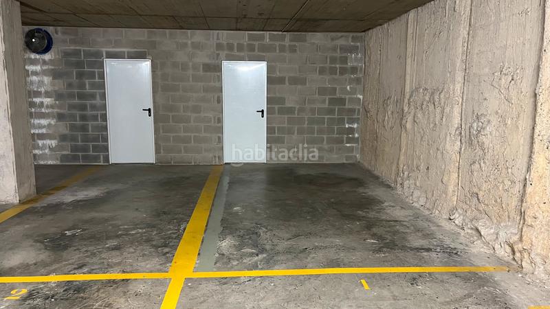 Foto d3f0a0b6-5d05-48cb-8478-39b3cc3ee889. Car parking in Eixample Sud-Migdia Girona