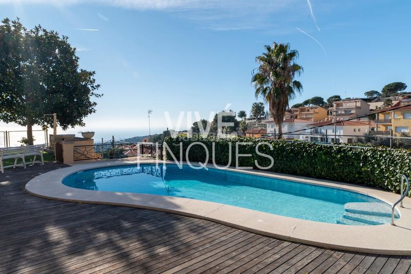 Foto 76f22480-7ba0-4b87-892c-fccb818b1473. House with heating pool in Urbanitzacions Mataró