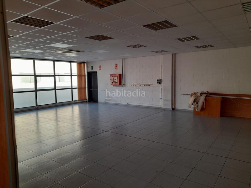 Foto 570f44a2-136c-4dab-90ba-1242352eb185. Alquiler nave industrial  luminosa en el plà den boet en Mataró