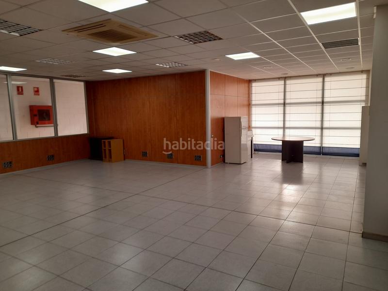 Foto c74e7eb9-e04b-4566-9a74-a2d08375f19a. Alquiler nave industrial  luminosa en el plà den boet en Mataró