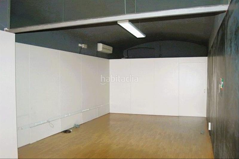 Foto b242c05d-12f0-4ad2-a903-c303643fdb45. Lloguer local comercial a fray luis de leon 1 a Centre Mataró