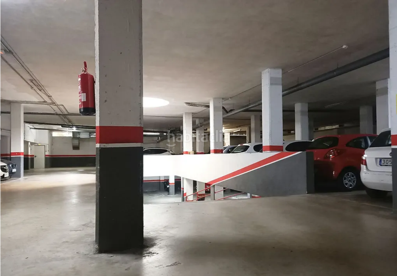 Foto 151350e8-f618-499f-b5af-9139a1124199. Parking voiture dans Via Europa - Parc Central Mataró