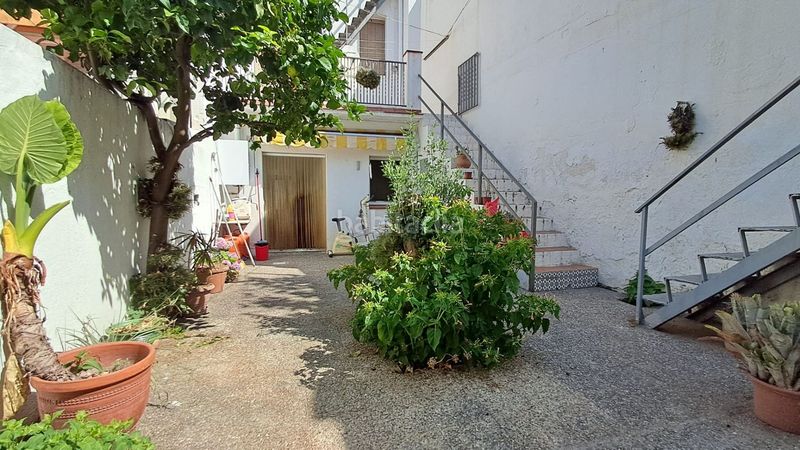 Foto 03d832c1-c27e-432b-926d-93866d9e38d2. Casa adossada amb calefacció a Eixample Mataró