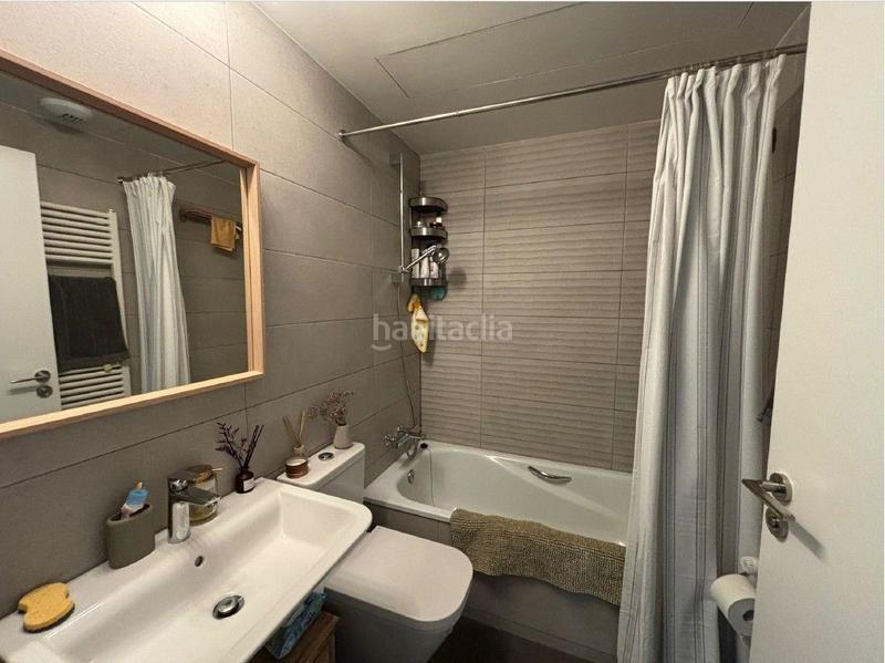 Foto c849e2a8-e625-4135-843a-fbe68895a31b. Piso  con terraza, piscina y plaza de garaje a can marot zona havana en Mataró