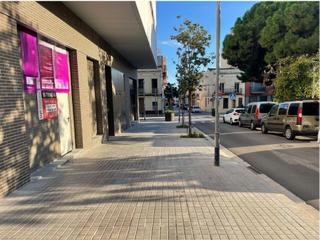 Lloguer Local Comercial a Fivaller 16