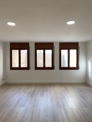 Rent Office space in Sant benet 14