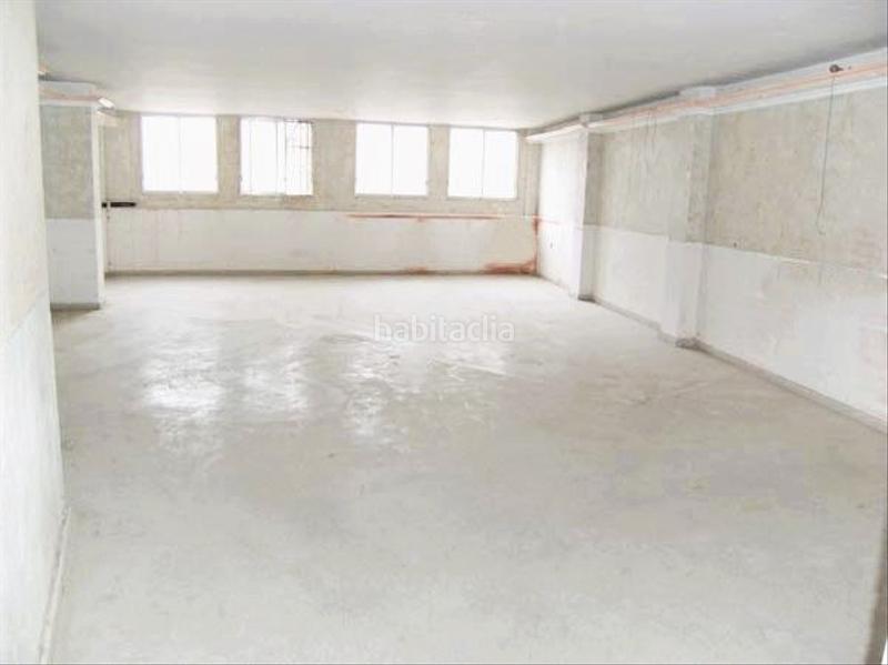 Foto 0907d228-e43c-4ad5-9ab7-613074f5d40f. Alquiler local comercial en de la republica 145 local con salida de humos en el centro en Mataró