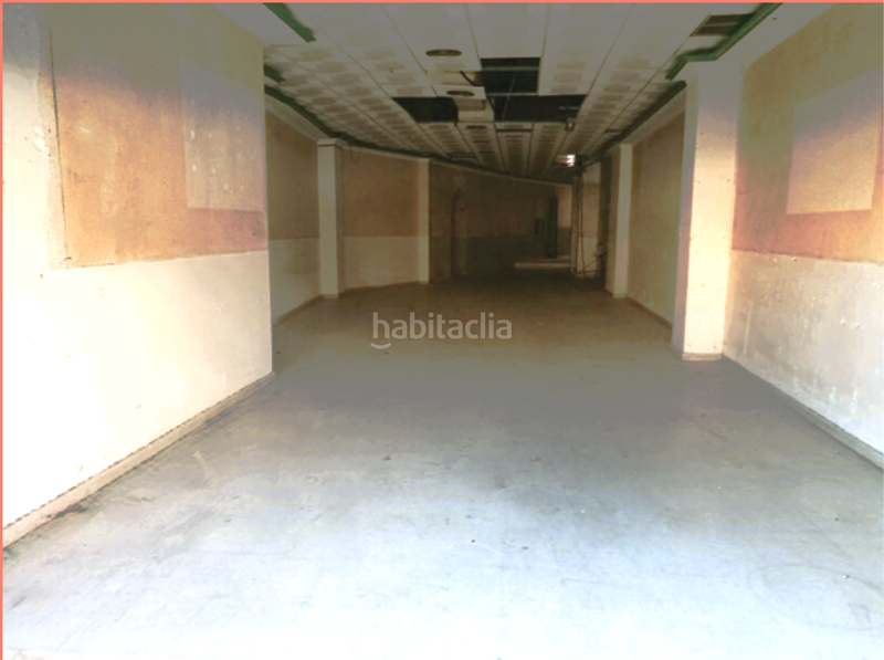 Foto 5ed63b98-06a3-4a18-82a8-a3431afd4282. Alquiler local comercial en de la republica 145 local con salida de humos en el centro en Mataró