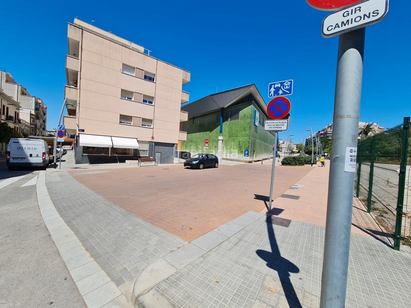 Foto 5986f87f-4e13-4214-a220-d60cf7d3e22b. Local comercial local de 760 m2, junto lidl-- oportunidad - negociable en Esplugues de Llobregat