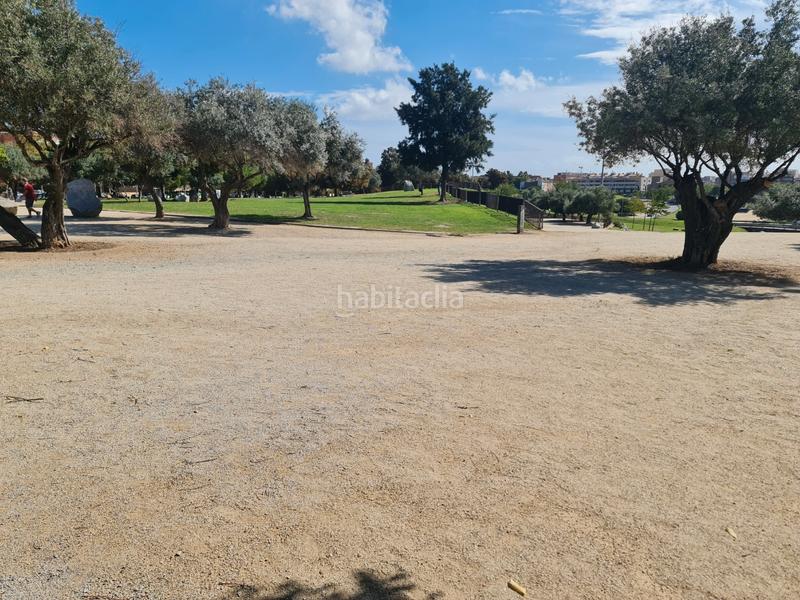 Foto d7617609-5684-4f7d-8bd2-380e99f5aa7d. Casa adossada amb xemeneia calefacció aparcament a Badalona