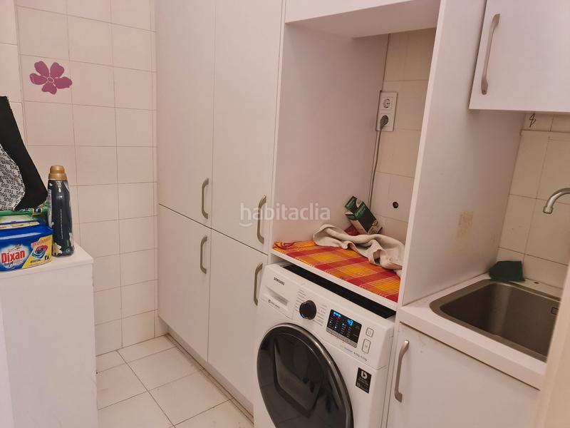 Foto f7fe79ca-8c20-4abf-a8b6-7316198ac92e. Casa adossada amb xemeneia calefacció aparcament a Badalona