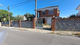 Casa  Carrer lleida. Casa de 193 m2.  terreno plano de 552 m2