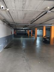 Aparcament cotxe a Poblenou. Pk. para coche grande, en 1ª planta junto salida rampa.  oportun
