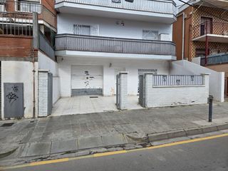 Pis  Carrer d'agustina d'aragó. Piso sin posesión -  sin posibilidad de visita