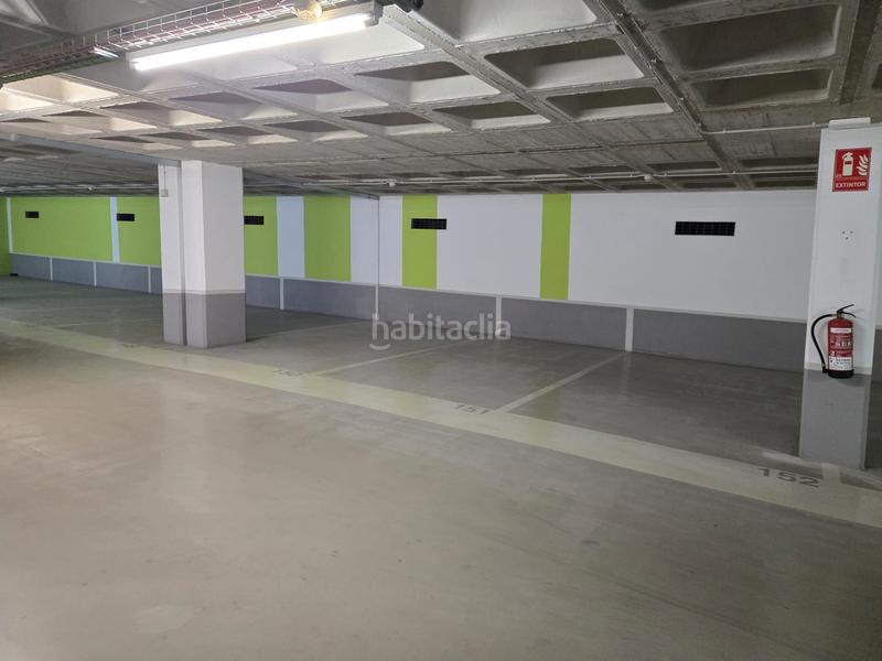 Foto c8f6f55f-7dbe-4230-8ddb-80d27a849758. Parking voiture dans Centre-Can Nadal Sant Feliu de Llobregat