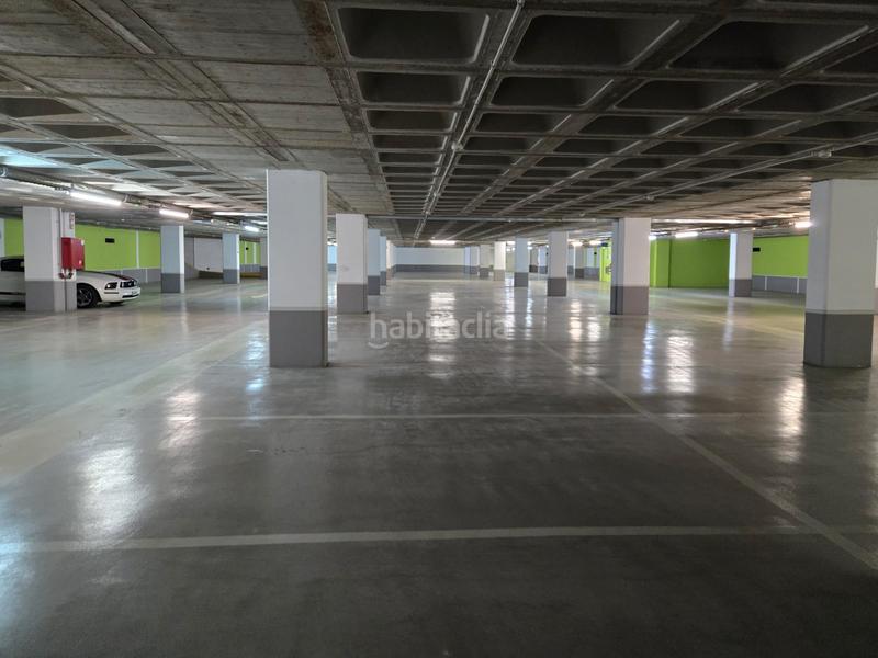 Foto f8f4f8ff-f30c-496a-8b7c-f32f5711002b. Parking voiture dans Centre-Can Nadal Sant Feliu de Llobregat