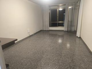 Piso en Santa Eullia. 4 dormitorios con balcon para reformar en santa eulalia