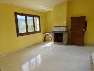 Chalet à Pontons. Casa ideal con terreno en centro pueblo, tiendas y comunicacion