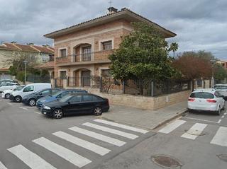 Masía  Carrer josep capdevila. Casa 4 vientos   ocupada,  oportunidad.