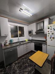 Casa en Centre. Casa en casco antiguo de hospitalet de ll. con patio y terraza