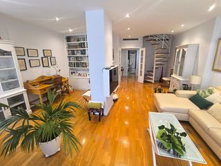 D�plex en Centre. Excelente duplex con terraza