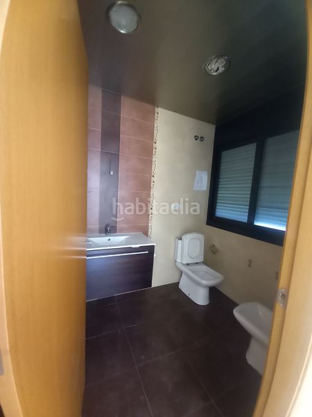 Foto 408e2e70-eaff-49e9-916f-881f08f56932. Casa amb calefacció aparcament a Montmeló