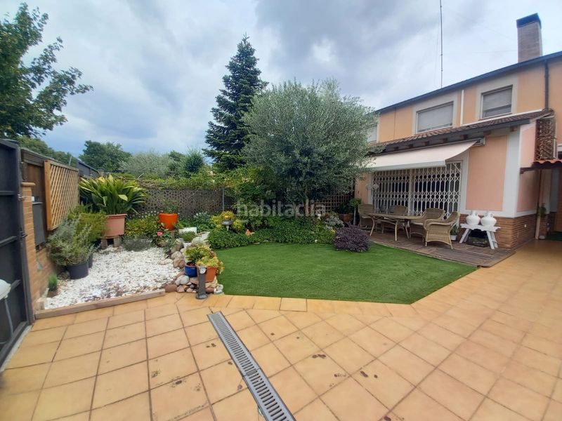 Foto 613b5807-aad9-42d7-8208-e413778e42d6. Casa adossada amb xemeneia calefacció aparcament a Lliçà d´Amunt