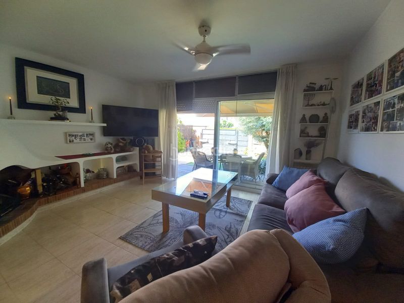 Foto b7be0727-17da-4a31-8e7b-9e9d5d00ee86. Casa adossada amb xemeneia calefacció aparcament a Lliçà d´Amunt