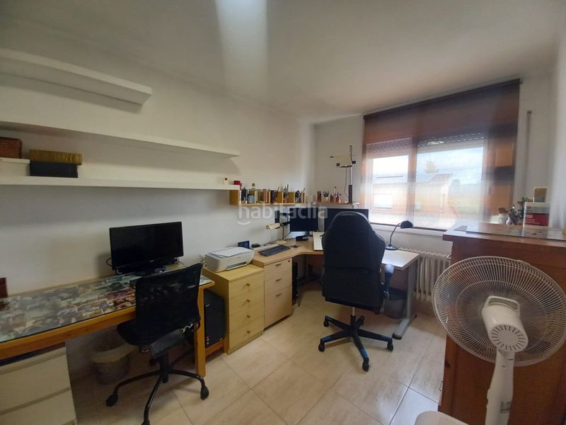 Foto bed10523-571a-4770-a63c-1b71e6493c92. Casa adossada amb xemeneia calefacció aparcament a Lliçà d´Amunt