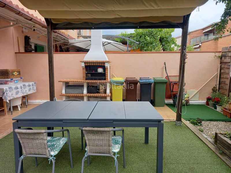 Foto ec9f432f-5983-43d6-9c2b-39f0544f78d4. Casa adossada amb xemeneia calefacció aparcament a Lliçà d´Amunt