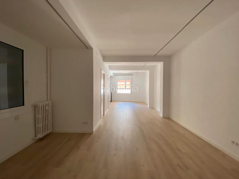 Foto 586fdece-ea28-4ace-8cbd-e27c3d311c27. Oficina amb calefacció a La Nova Esquerra de l´Eixample Barcelona