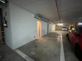 Aparcament cotxe a Carrer del Cardener