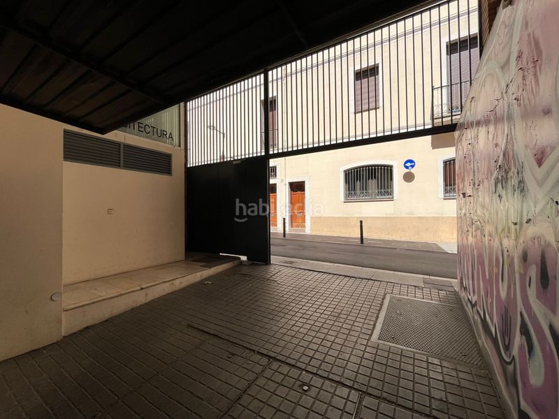 Foto a93de570-f8c9-48c2-9279-9df1d368a14d. Aparcament cotxe a Vila de Gràcia Barcelona