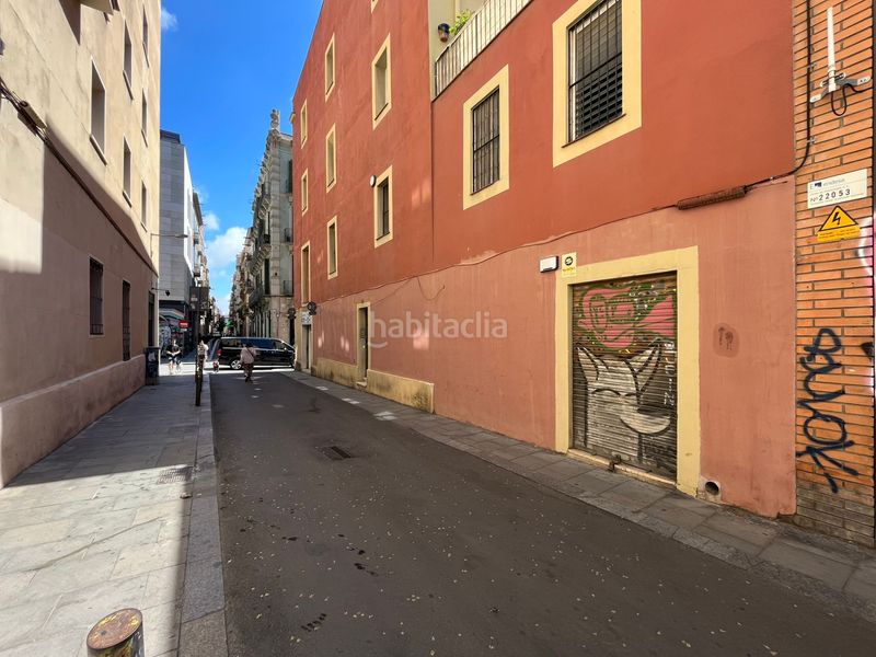 Foto b0c14bcb-3ee7-4d5d-b9ed-c15ad4879806. Aparcament cotxe a Vila de Gràcia Barcelona