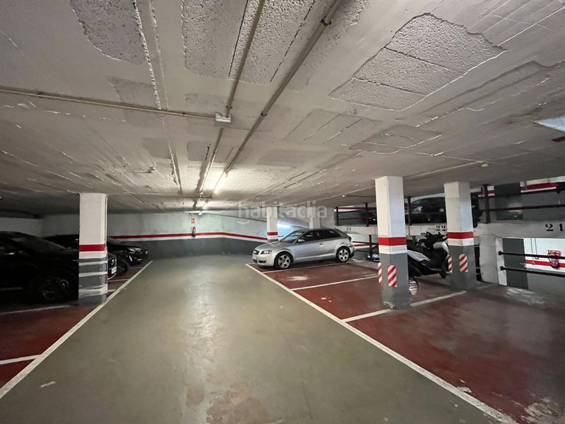 Foto ca0ebed0-9469-4360-8a59-b35b3832f925. Aparcament cotxe a Vila de Gràcia Barcelona
