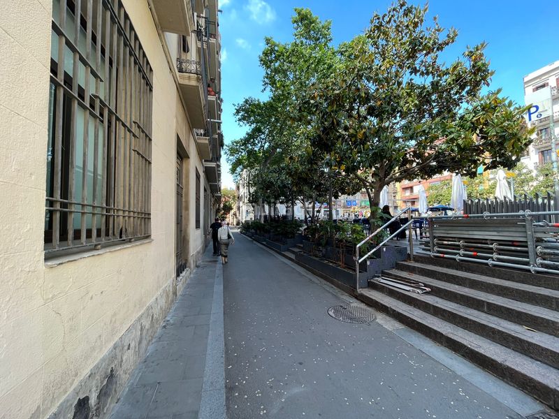 Foto cfec2c5a-2822-48b4-a8fa-d693e9f30384. Aparcament cotxe a Vila de Gràcia Barcelona