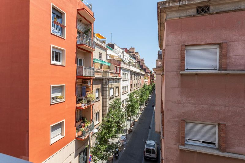 Foto 1df03d54-c021-43e6-8354-89b73b9ffabc. Pis amb calefacció a Vila de Gràcia Barcelona