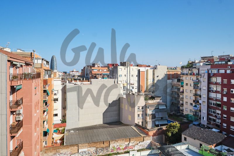 Foto 08324f00-ddf2-469b-a876-8d66079ba17d. Pis a El Camp de l´Arpa del Clot Barcelona